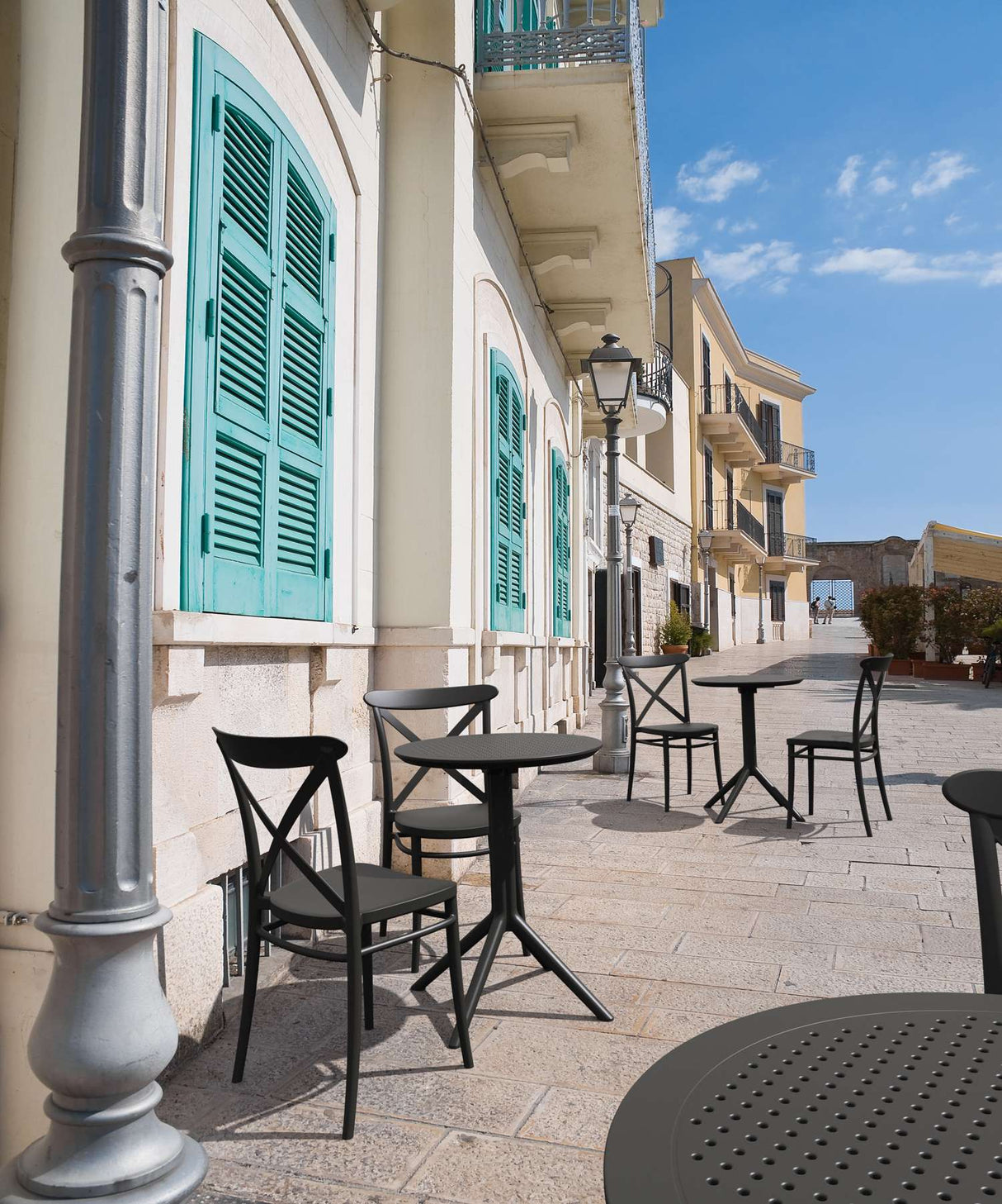 FL Sky Hospitality Outdoor Round Folding Table