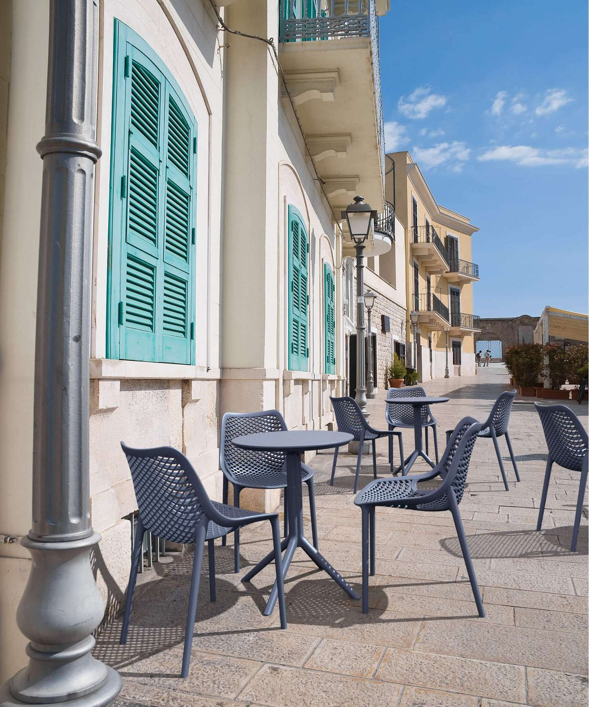 FL Sky Hospitality Outdoor Round Folding Table