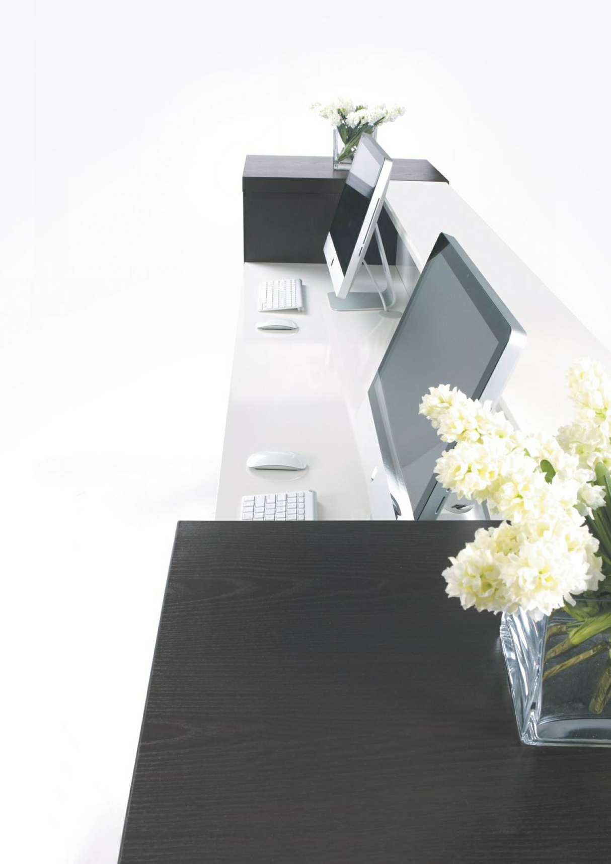 GP Aston Reception Counter Gloss White with Walnut Side