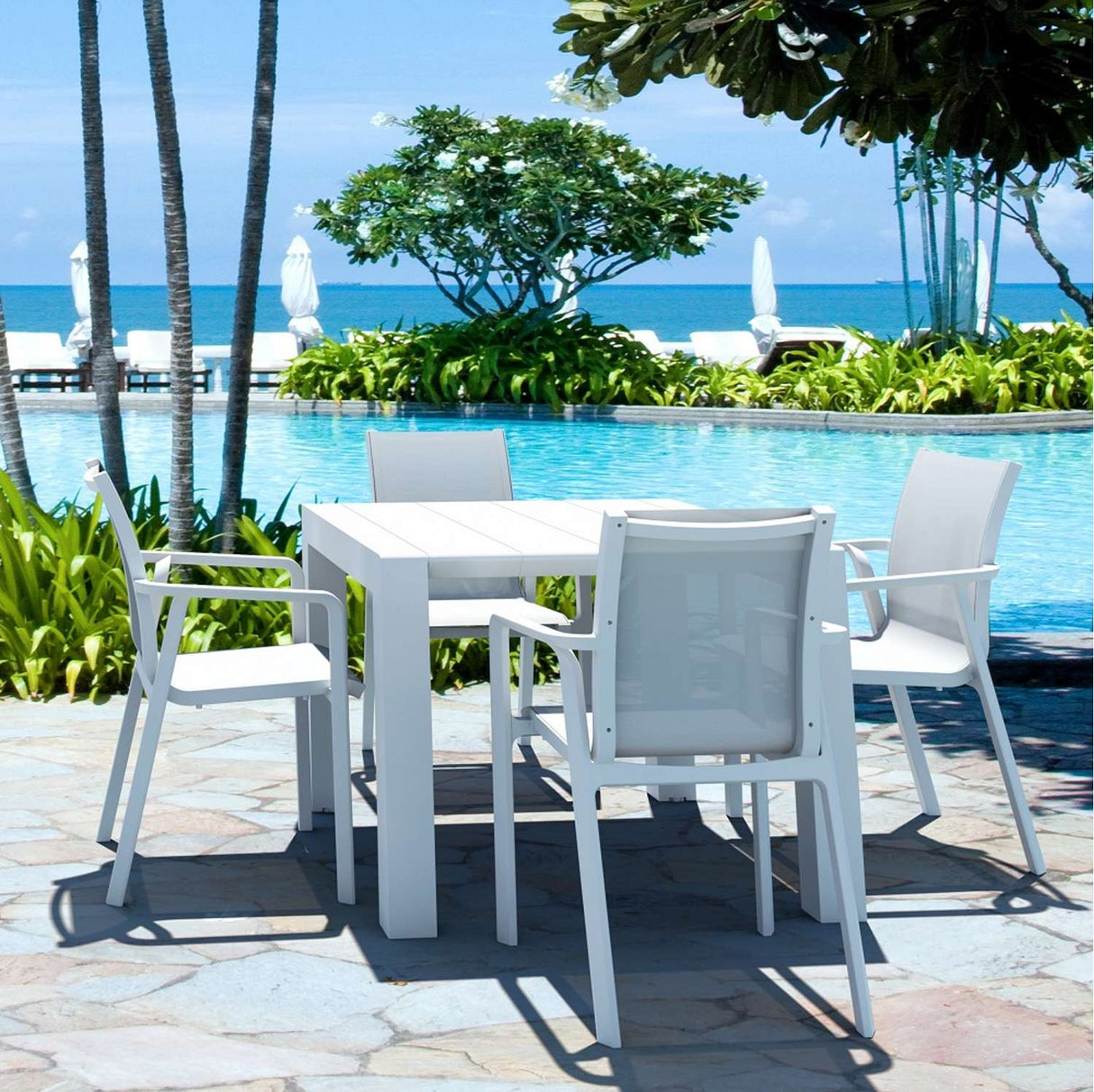 FL 5 Piece Outdoor Dining Setting with Vegas Extendable Table